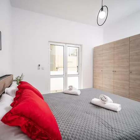 Viola Apartment *